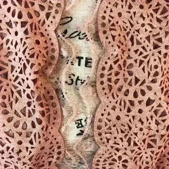 Chicos size 0 4/6 Peach Open Front Laser Cut BlazerMicrofiber with Lace Trim - Picture 4 of 5